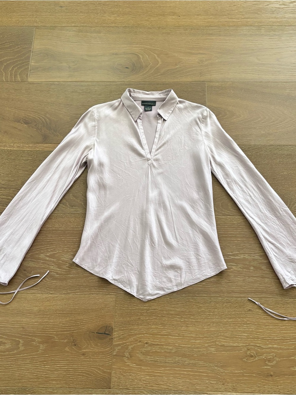 Banana Republic 100% Silk Pale Lavender Long-Sleeve V-Neck Blouse Size XS